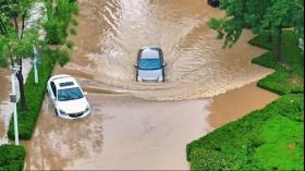 山東膠州暴雨致部分路段積水嚴(yán)重，干部群眾全力排水迎戰(zhàn)汛情