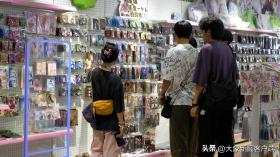 當(dāng)一家老商場(chǎng)長(zhǎng)滿了“谷子店”