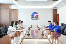 中信銀行濰坊分行客人來?；瘓F座談交流
