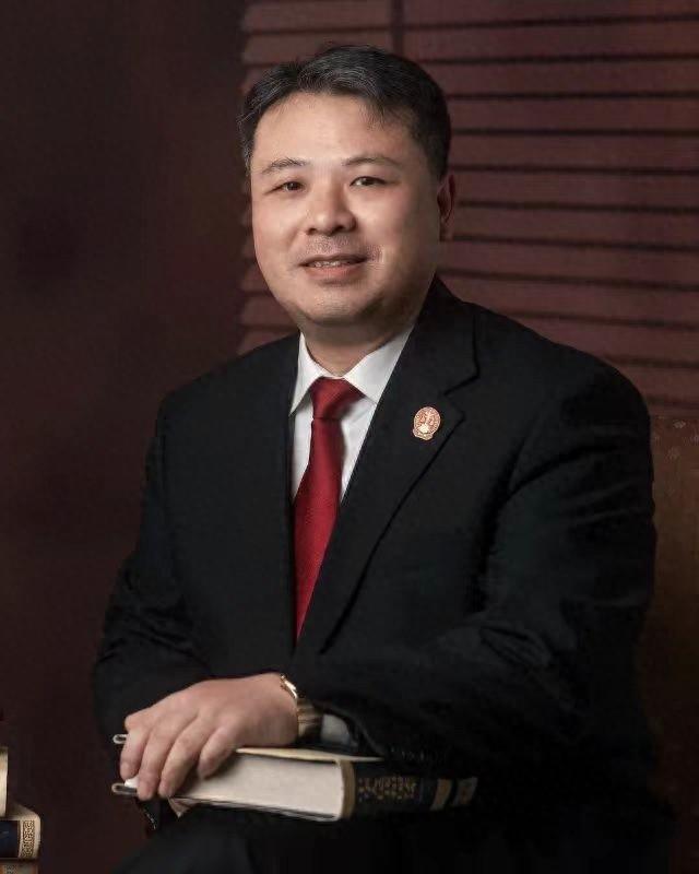 孩子早產(chǎn)男子微信請(qǐng)假回家遭開除，法院：公司違法解除勞動(dòng)合同
