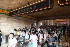 宜昌三峽千古情景區(qū)開園 萬余觀眾感受長江前世今生