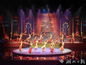 宜昌三峽千古情景區(qū)開園 萬余觀眾感受長江前世今生