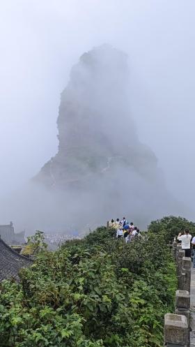 登梵凈山：“獨(dú)隆”于天地如“天空之城”，人與自然和諧共生